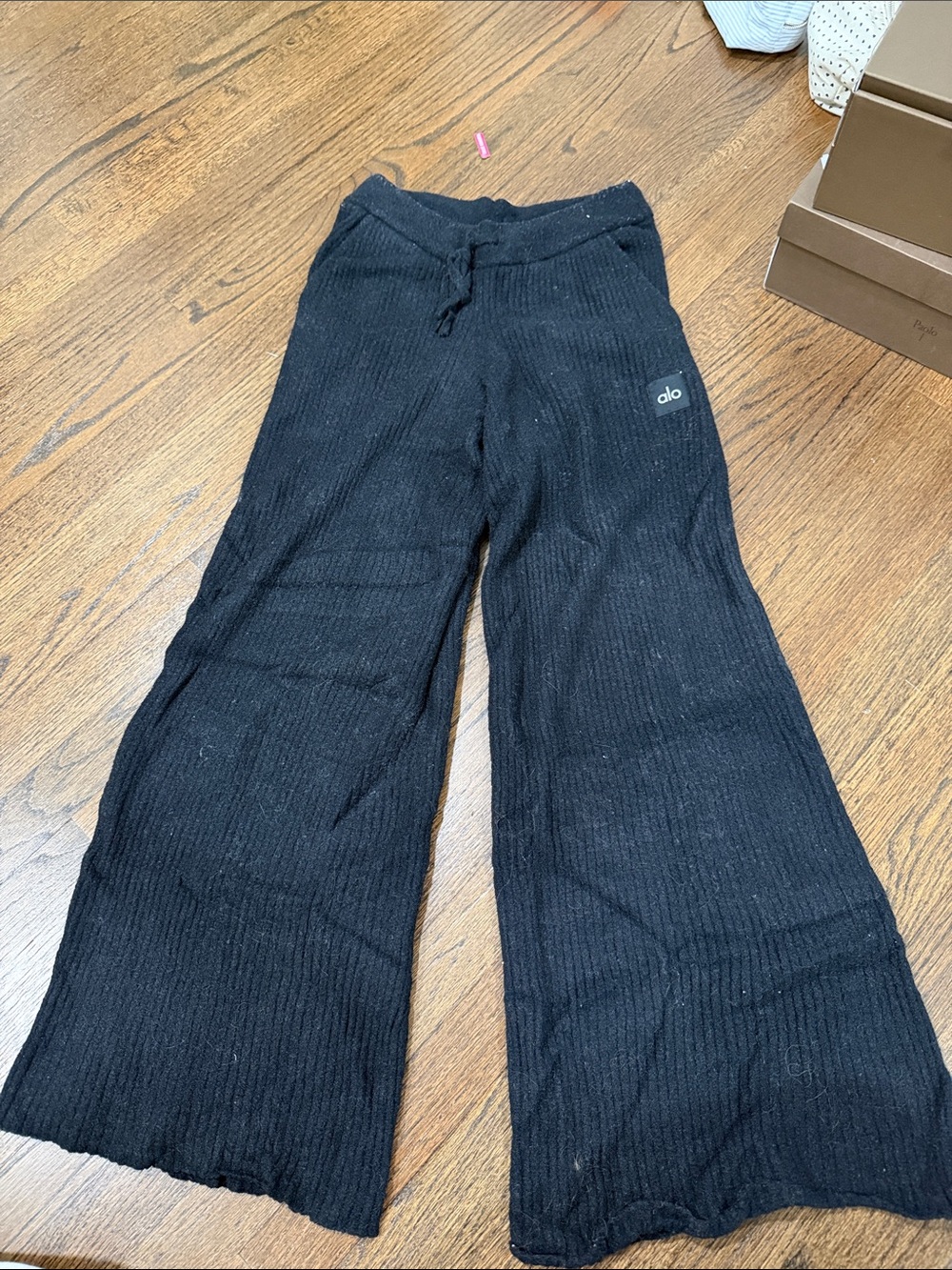 ALO Yoga  Black Ribbed Swester Flared pants